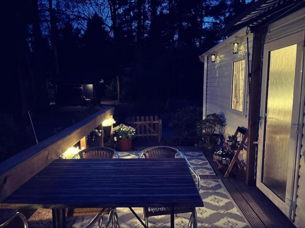 Knus Chalet Midden In De Bossen 넌스피트 외부 사진